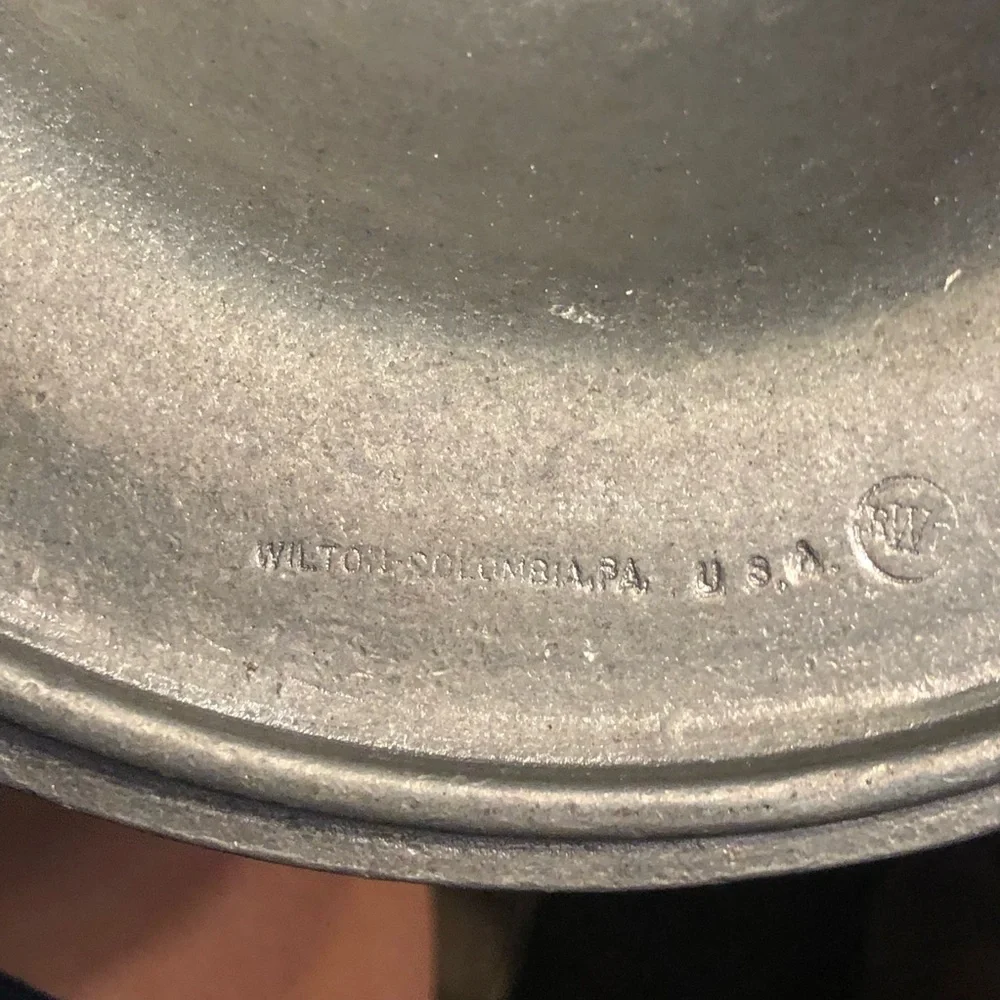 Wilton vintage Covered pewter Casserole with Handles 2.5 quart